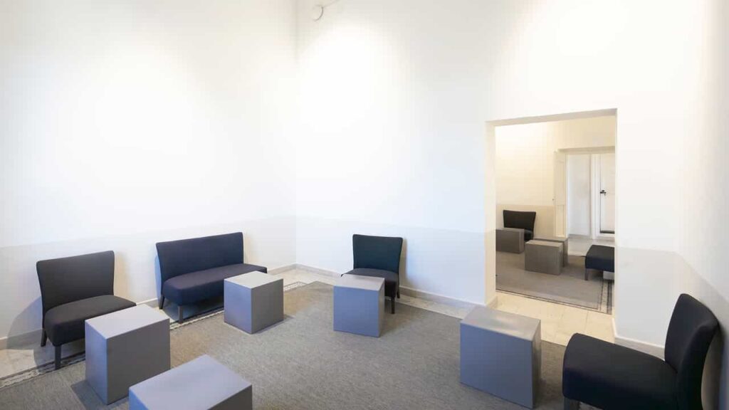 Image 3 of the gallery