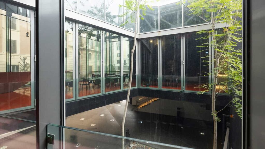 Image 20 of the gallery