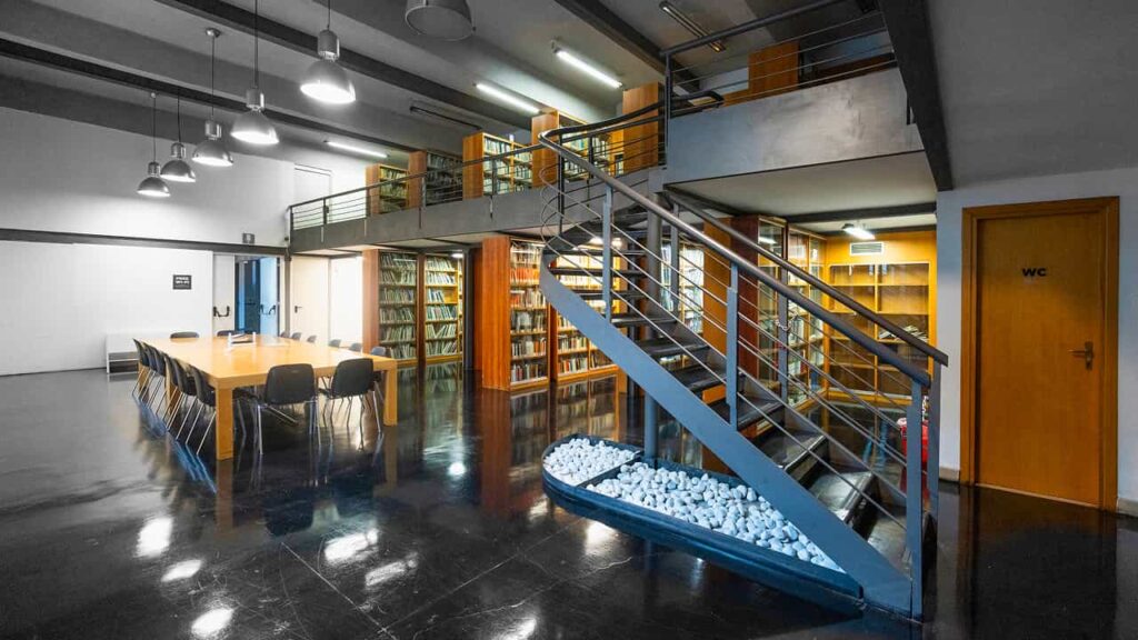 Image 3 of the gallery