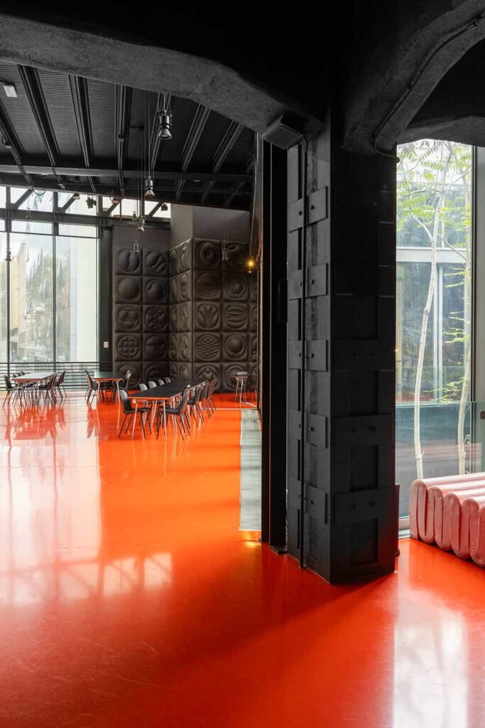 Image 18 of the gallery