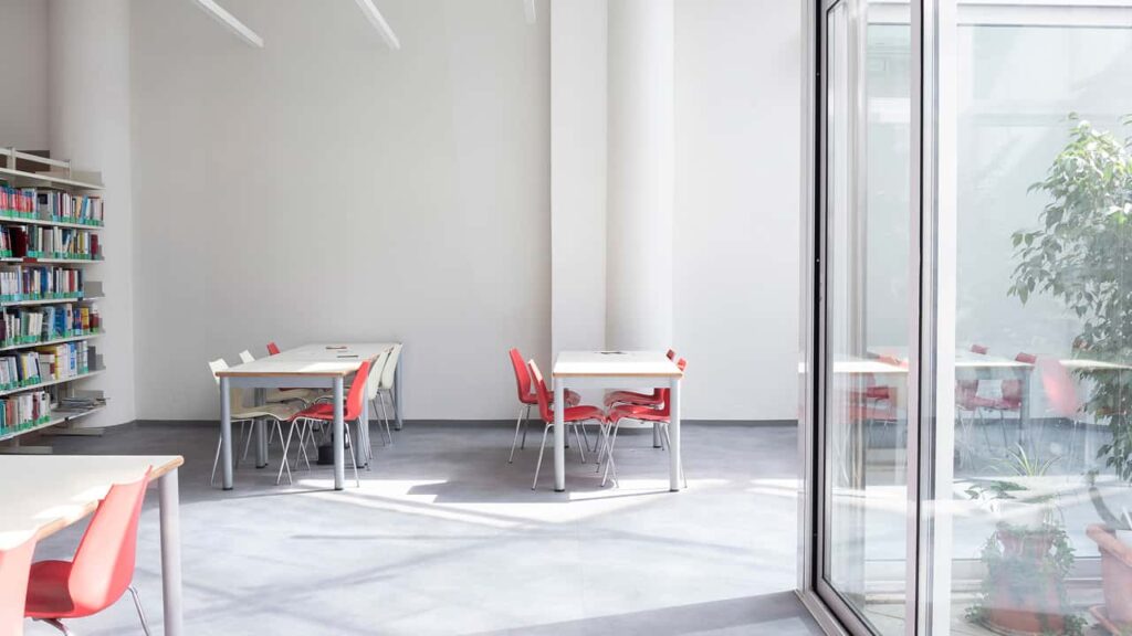 Image 4 of the gallery