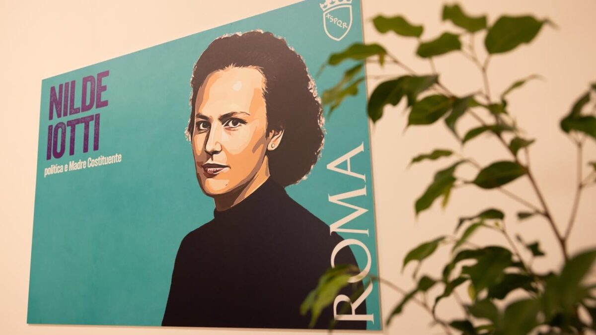 Poster di Nilde Iotti in aula studio Casa del Popolo
